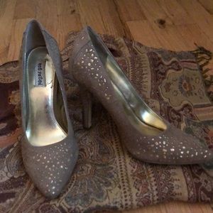 Nude/Gold Detail Size 6.5 Pumps